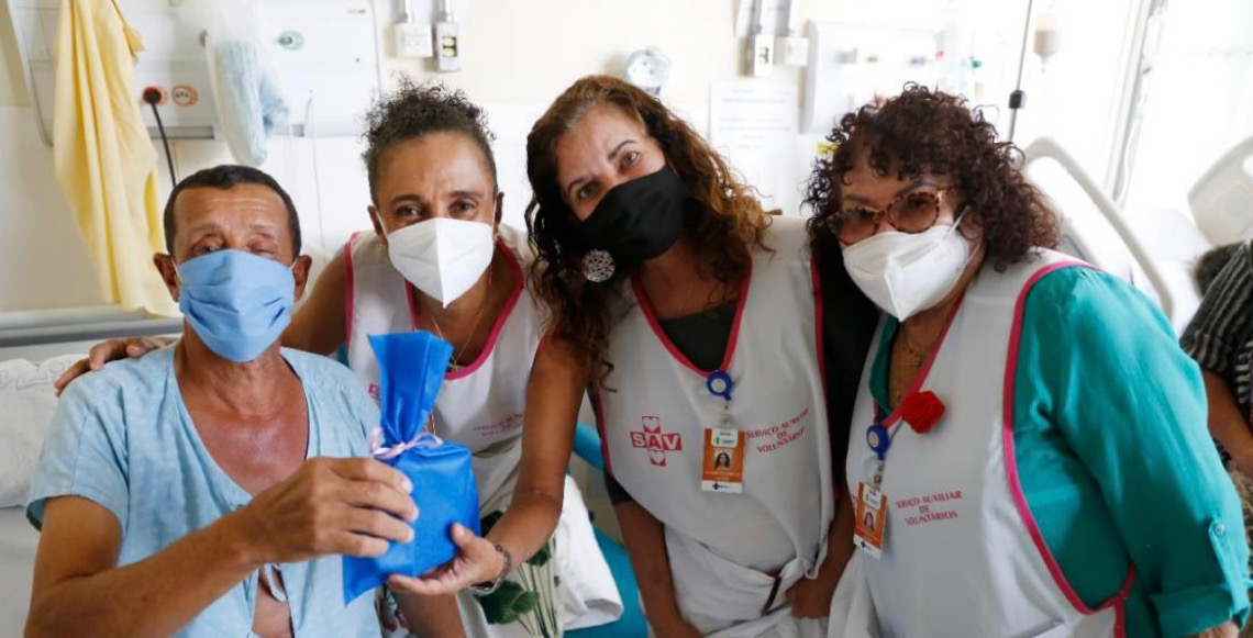 Voluntários transformam tempo em cuidado há 61 anos no Hospital de Base do Distrito Federal