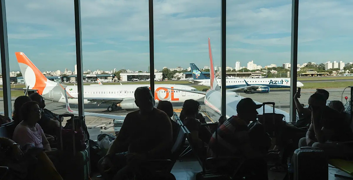 Primeira semana com regras sobre indisciplina em voos tem três passageiros retirados de aviões pela PF