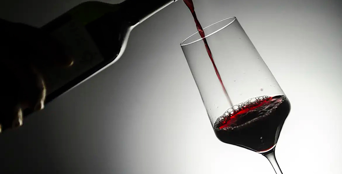'Tomar vinho fora de casa é frustrante, você se sente um idiota', diz economista