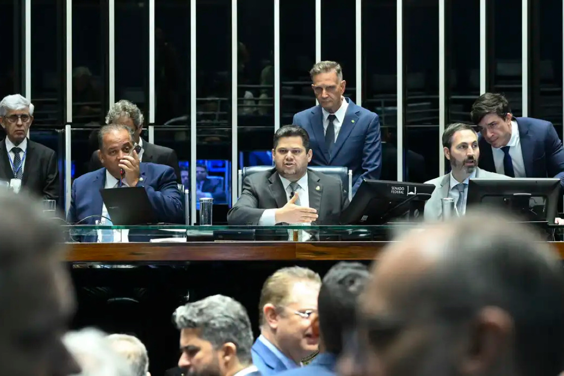 Mensagens apontam relação de proximidade entre Davi Alcolumbre e Daniel Vorcaro