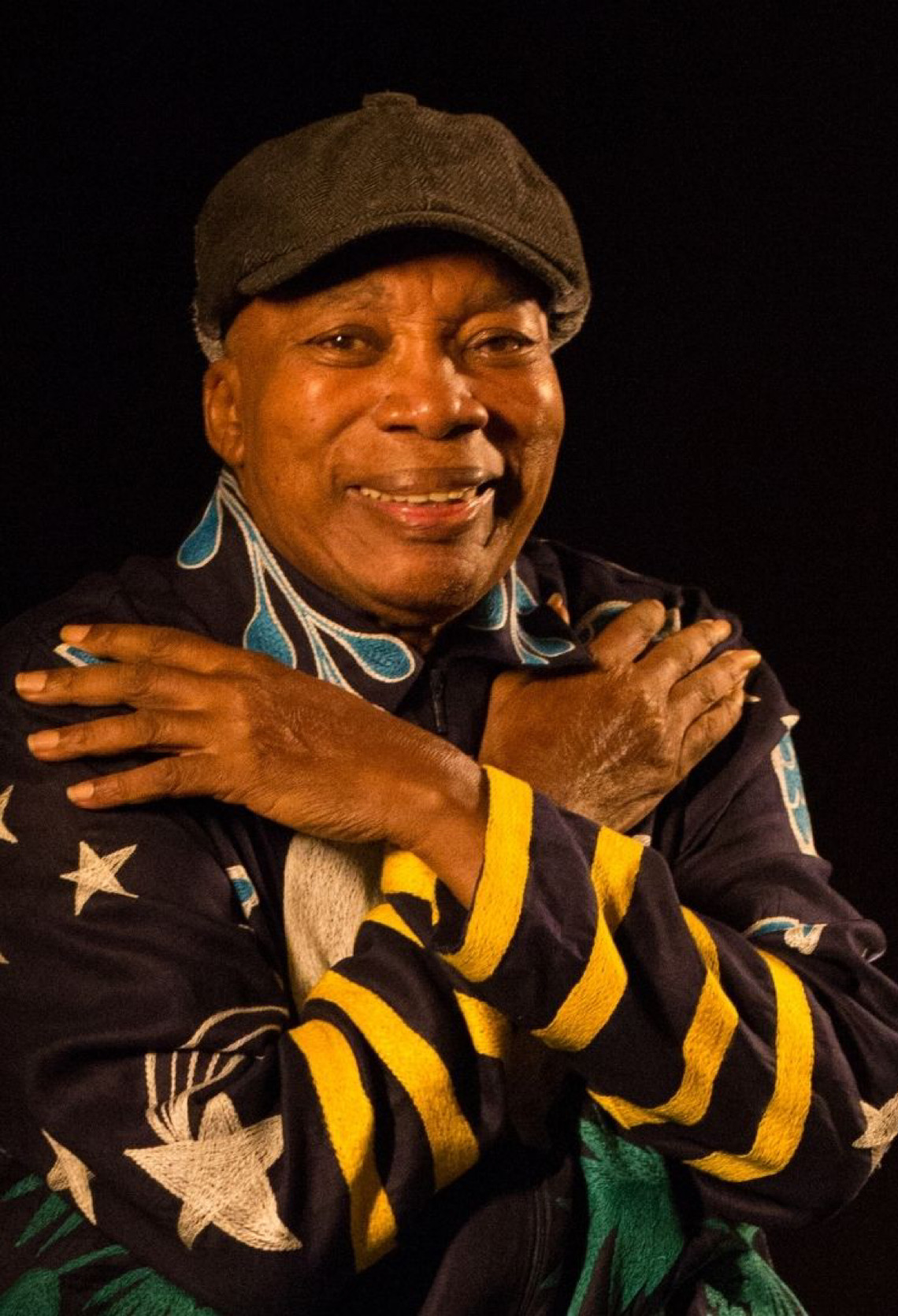 Mural gigante celebra Milton Nascimento em prédio do centro de Belo Horizonte