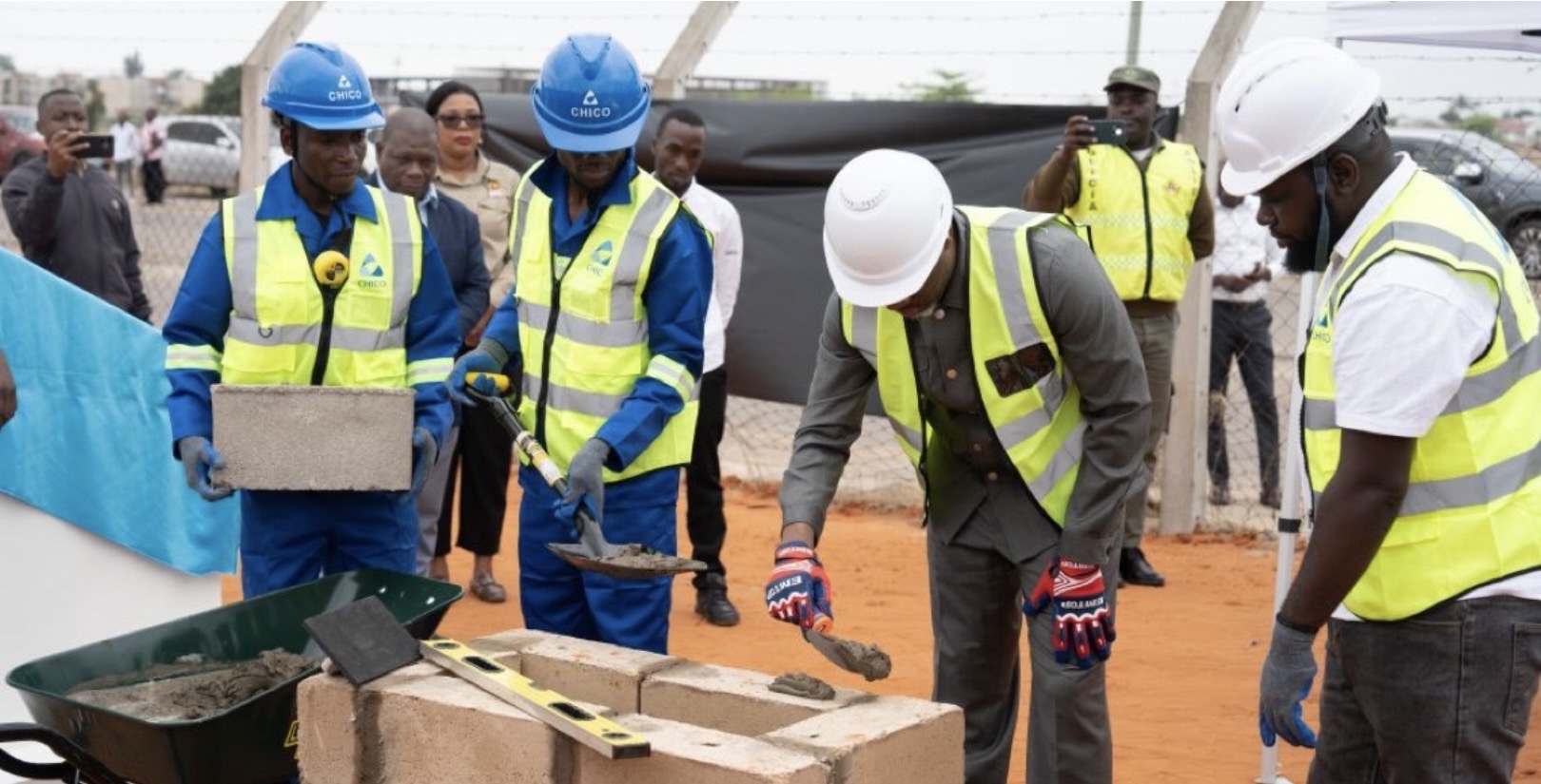 Projeto de ônibus expressos construído pela China tem início em Maputo, Moçambique