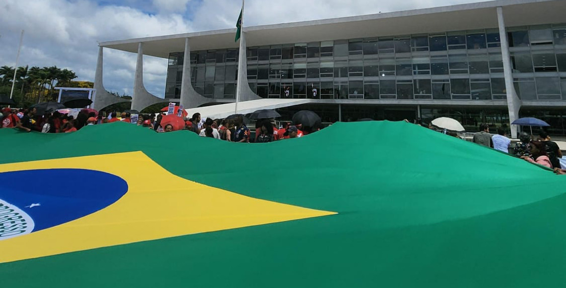 Conheça livros que analisam as eleições e o cenário político no Brasil