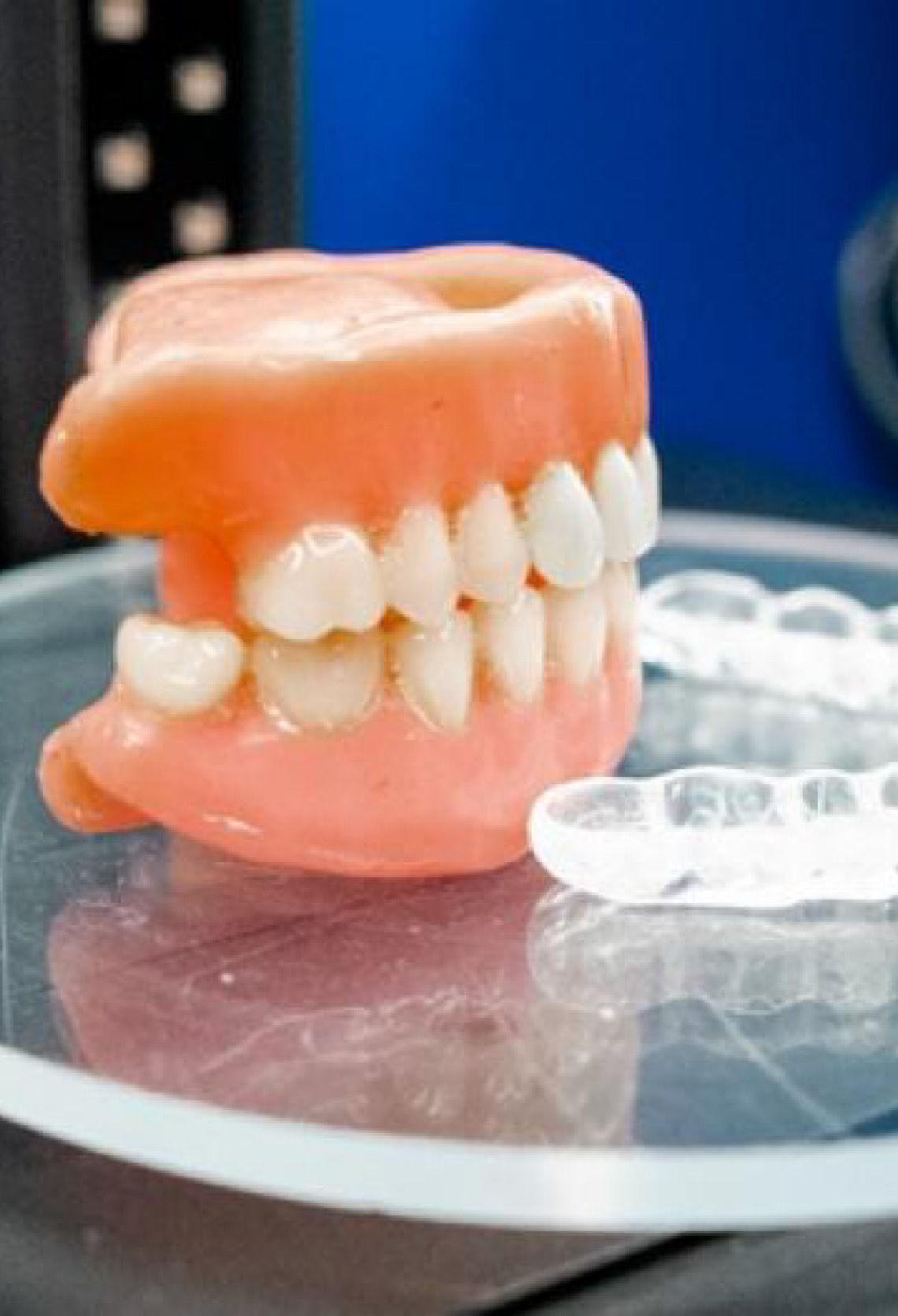 SUS prepara dentistas e técnicos para os novos equipamentos digitais que produzem próteses