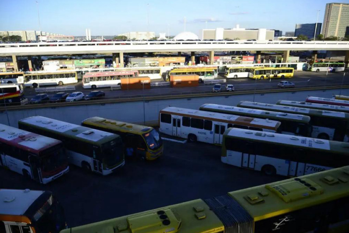 Ministro Kassio Nunes Marques cobra TREs por transporte público gratuito nas eleições