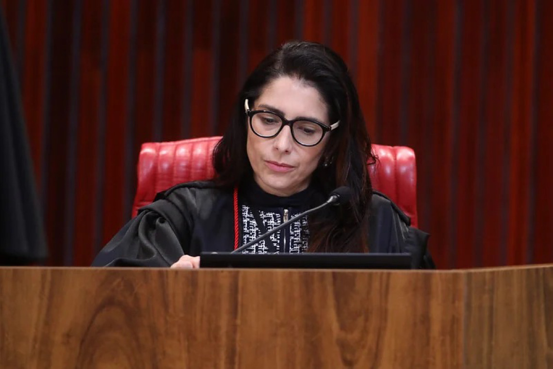 Ministra do TSE veta que Globo mostre púlpito vazio reservado a Lula em debate