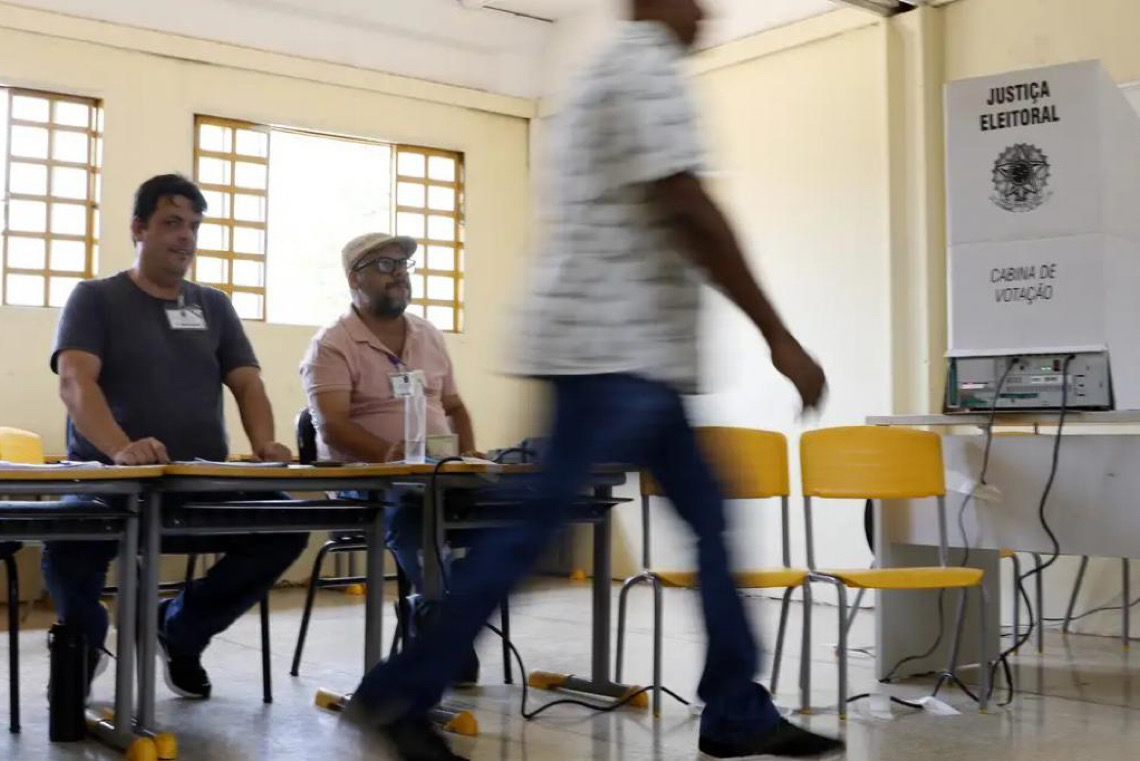 Cerca de 158,7 milhões de eleitores vão às urnas em todo o país, segundo a Justiça Eleitoral