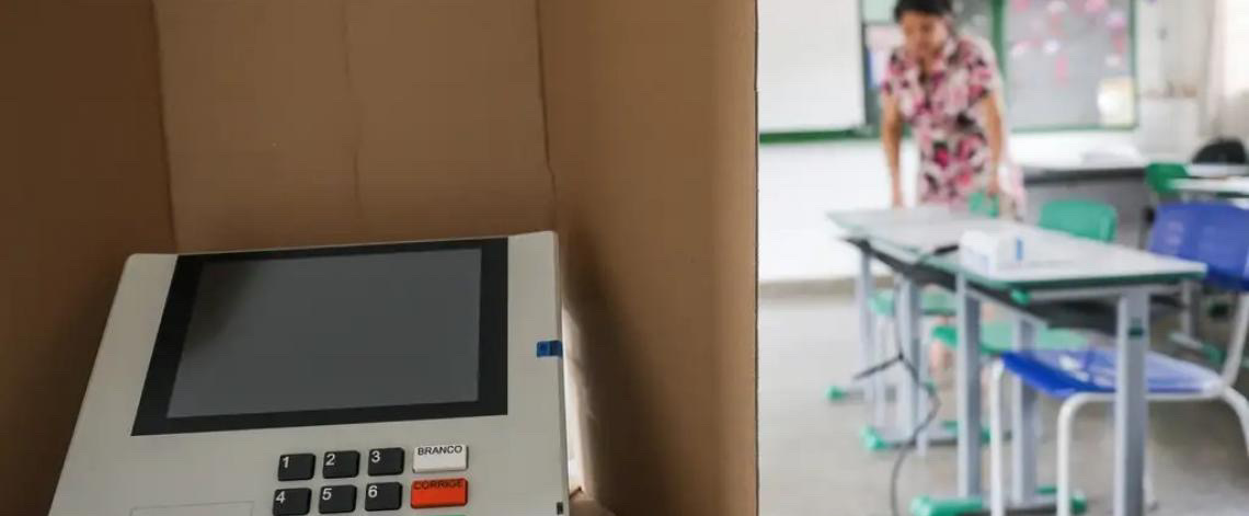 Saiba quais situações permitem acompanhante na cabine de votação