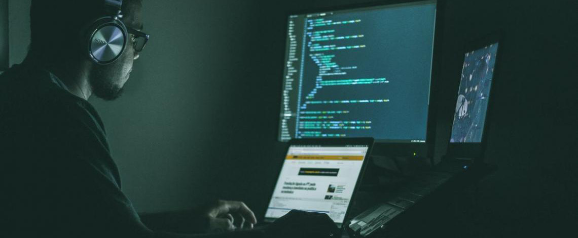 Inteligência artificial facilita expansão do crime organizado e delitos cibernéticos