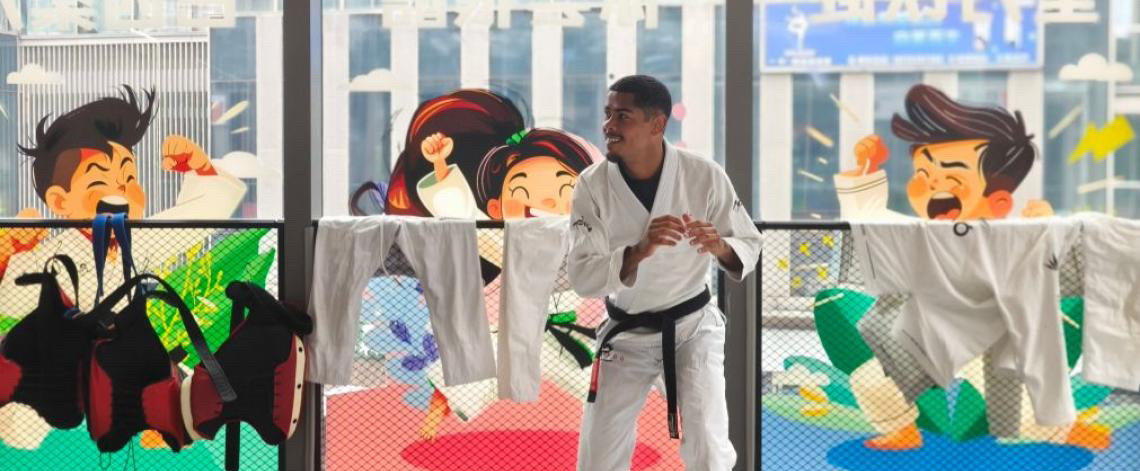 Da favela ao mundo: Jovens treinadores de Jiu-Jitsu Brasileiro miram vida nova na China