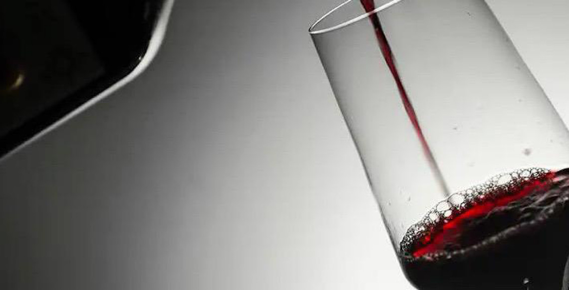 'Tomar vinho fora de casa é frustrante, você se sente um idiota', diz economista