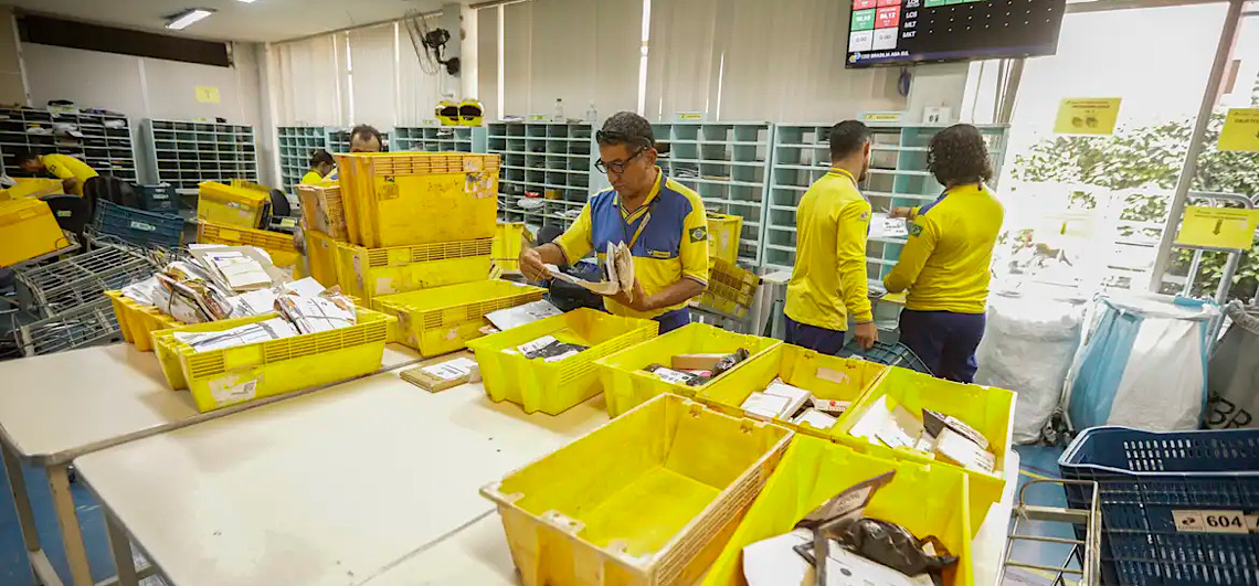 Plataforma de comércio AliExpress e Correios firmam acordo para acelerar entregas no Brasil 