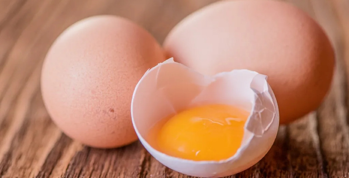No Dia Mundial do Ovo, entenda se exagerar no alimento para bater meta de proteína pode fazer mal