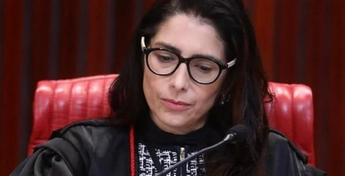 Ministra do TSE tira do ar site com esquema de criptomoedas pró-Flávio