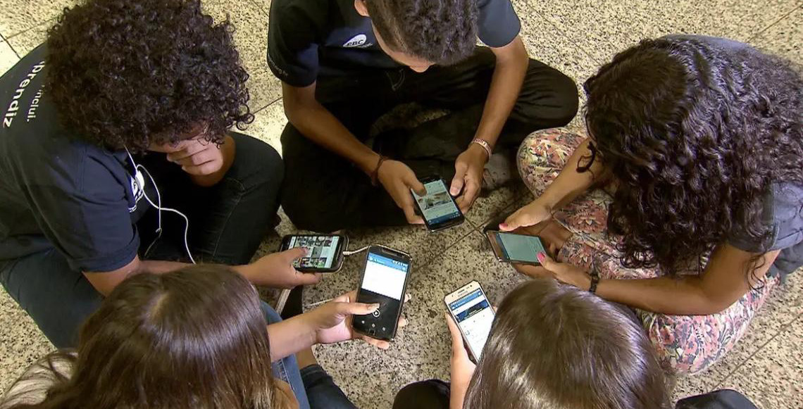 Pesquisa mostra que 82% são contra crianças de até 3 anos com celular