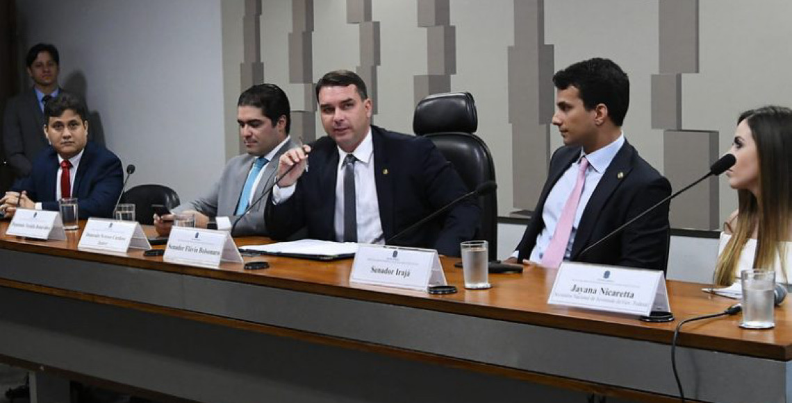 Com centrão e Faria Lima, 5 grupos já disputam eventual ministério de Flávio