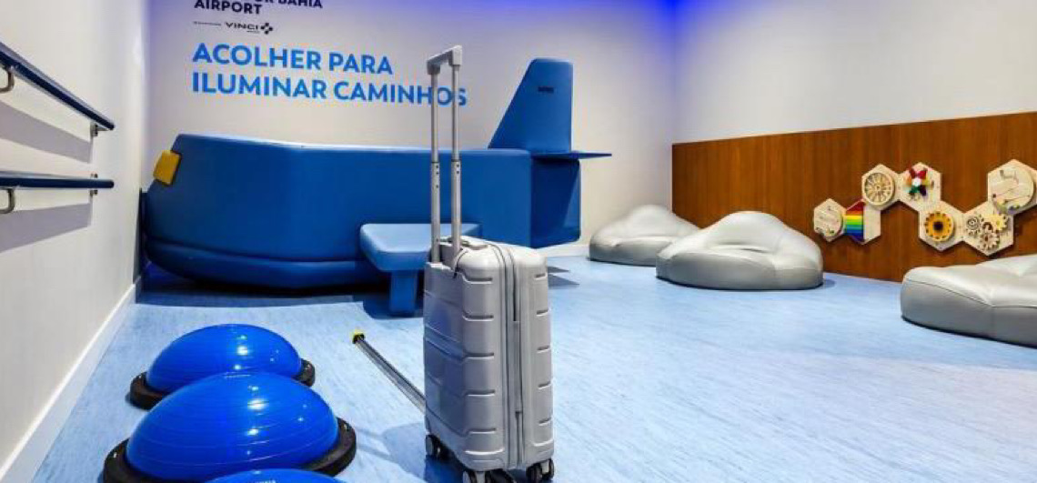 Aeroportos ampliam espaços de acolhimento para passageiros neurodivergentes
