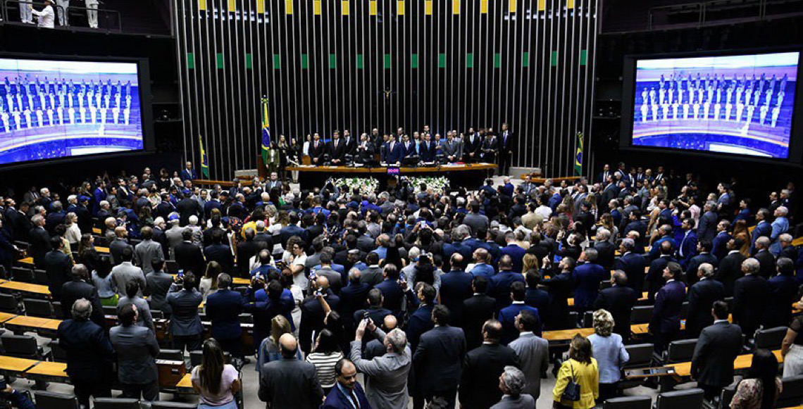 Veja quais senadores foram favoráveis e quem votou contra o fim da escala 6x1