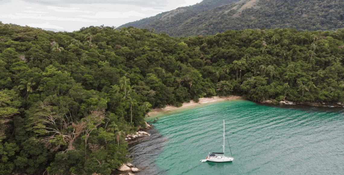 Volta da Ilha Grande: Trilha une praias paradisíacas a história de Angra dos Reis