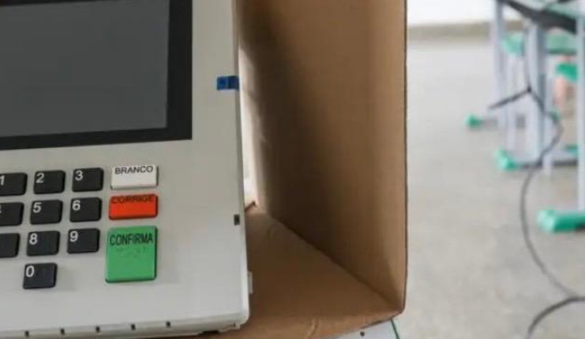 Saiba quais situações permitem acompanhante na cabine de votação no segundo turno das eleições