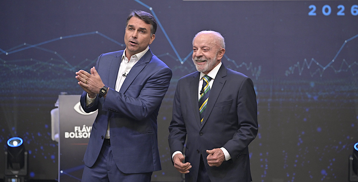 Lula cita 700 mil mortes pela Covid, e Flávio diz que saúde não foi 'melhor área' do governo Bolsonaro