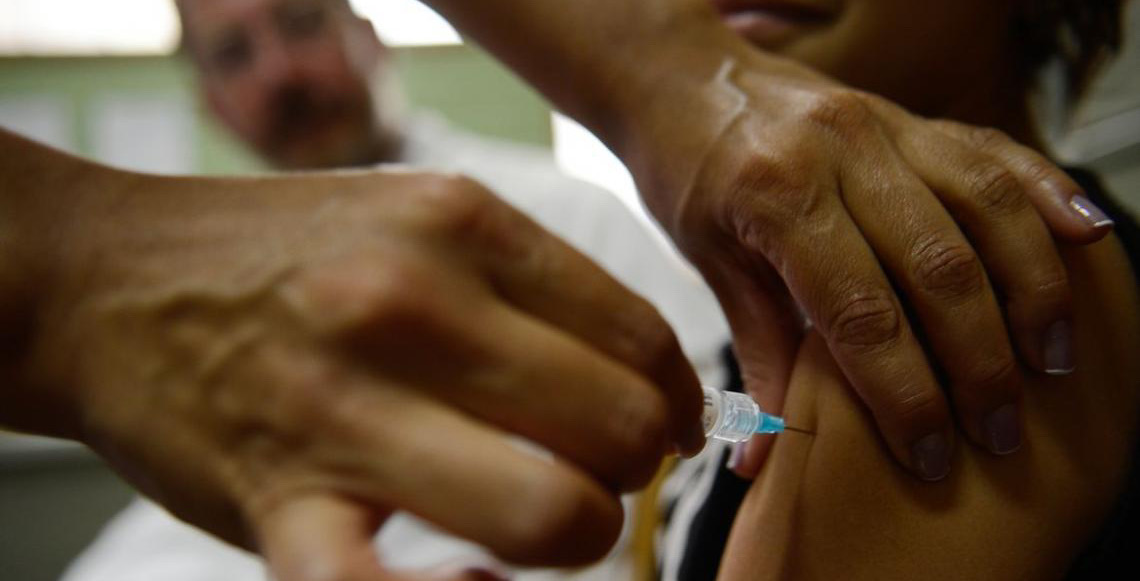 Consultas por lesões pré-cancerígenas caem após vacina contra HPV