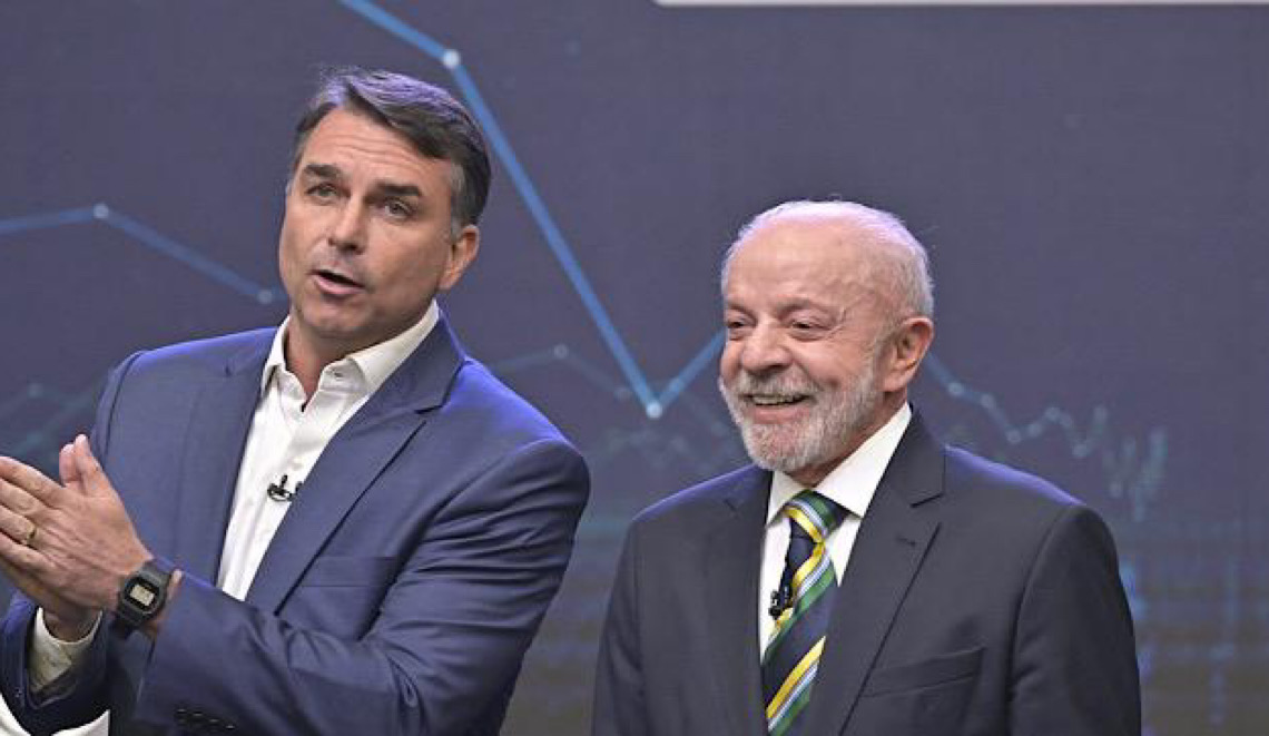 Lula cita 700 mil mortes pela Covid, e Flávio diz que saúde não foi 'melhor área' do governo Bolsonaro