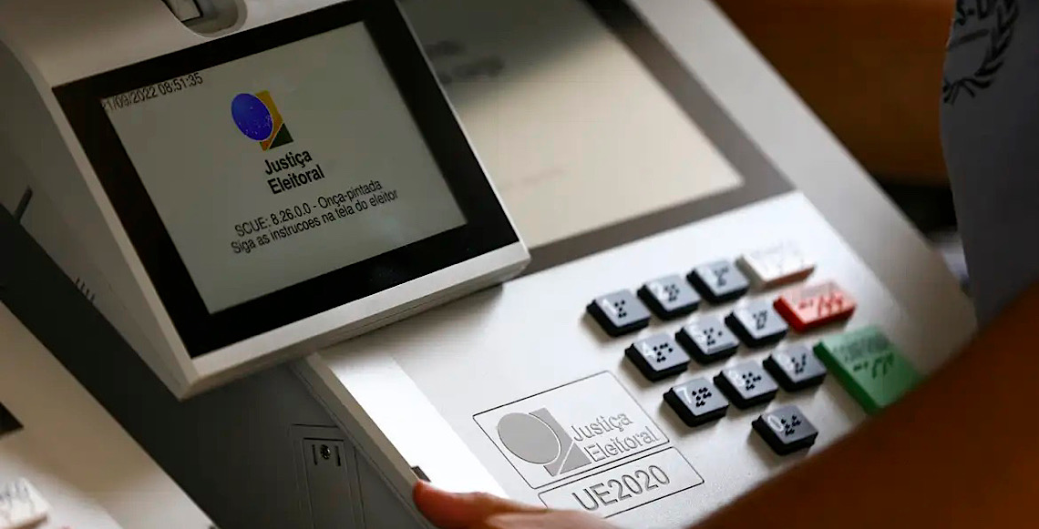 Brasil chega à reta final da eleição sob pressão de dentro e de fora