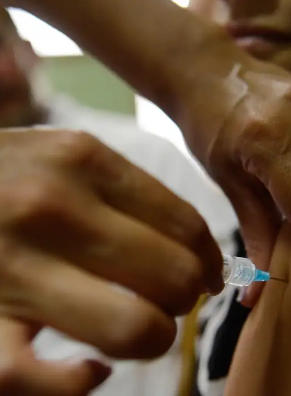 Consultas por lesões pré-cancerígenas caem após vacina contra HPV no Sistema Único de Saúde