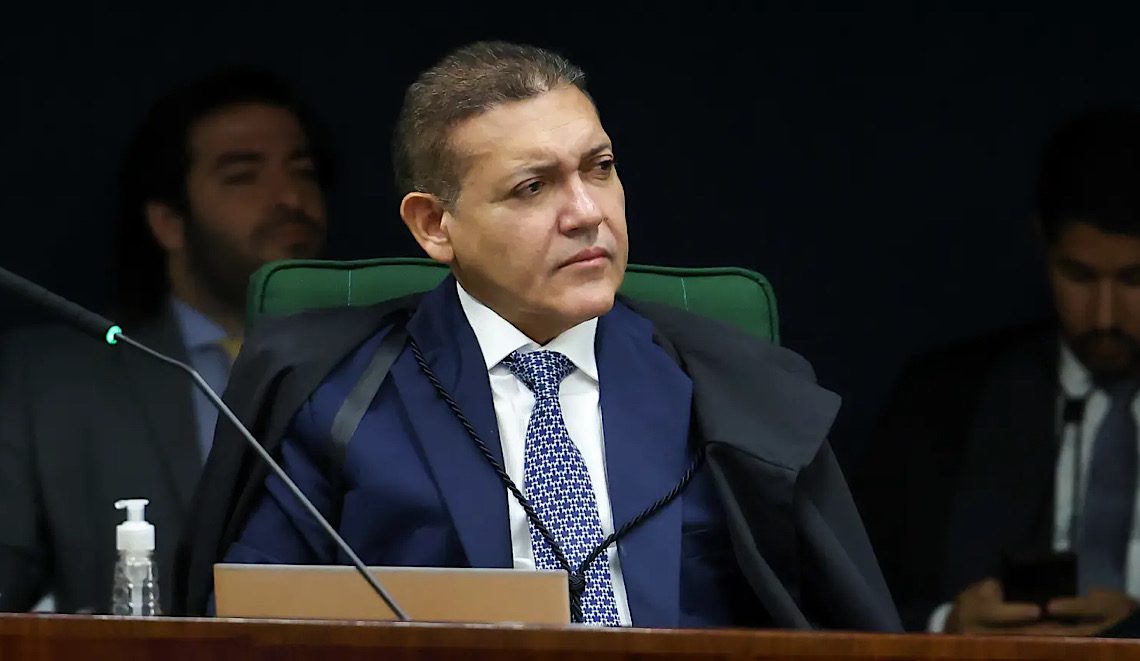 Nunes Marques manda investigar canal “Exército do Lula” após ação de Flávio Bolsonaro