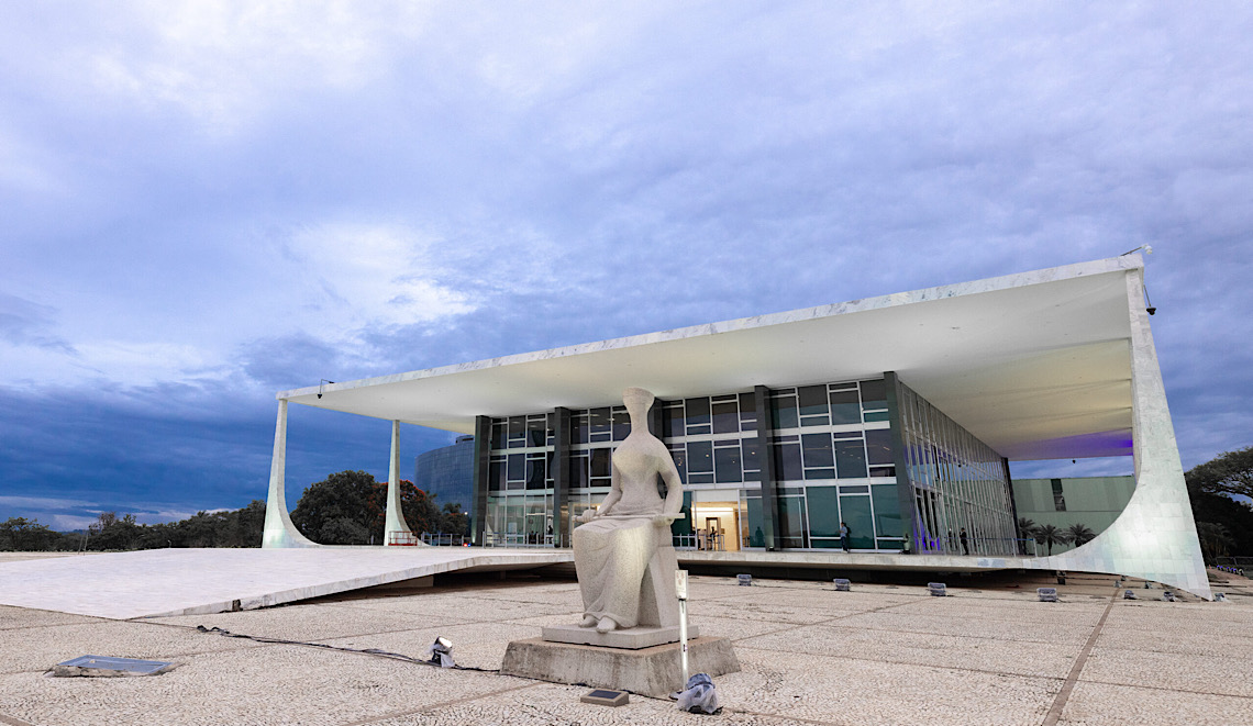 Supremo Tribunal Federal bloqueia até R$ 6 bilhões de advogado ligado a Flávio Bolsonaro