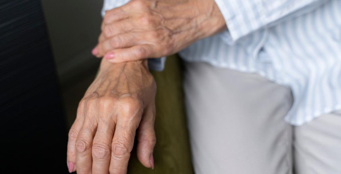 Osteoporose pode evoluir sem sintomas e aumentar o risco de fraturas