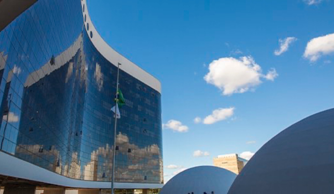 Ações no TSE devem prolongar disputa entre Lula e Flávio Bolsonaro com ares de 'terceiro turno'