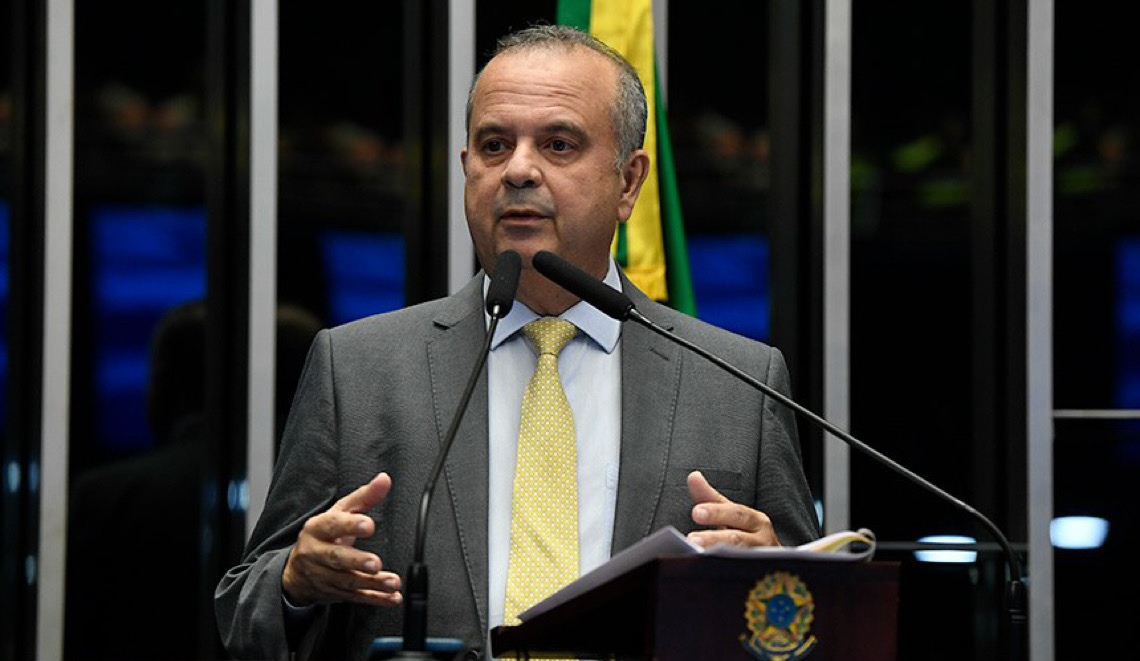 Chefe da campanha de Flávio Bolsonaro fala em 'golpe judiciário', e aliados sugerem fraude sem provas