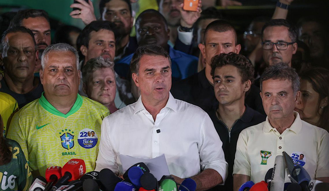 Senador Flávio Bolsonaro não reconhece vitória de Lula e tentará anulação do pleito 