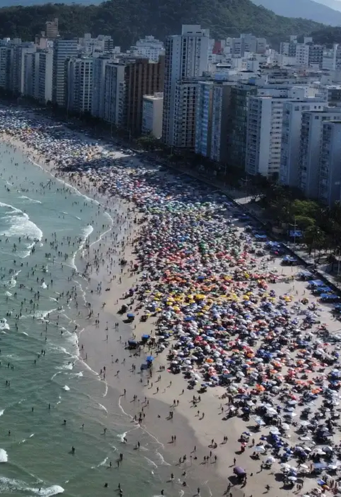 Guarujá prevê taxa para veículo de turistas em 2027; valor vai de R$ 19 para carros a R$ 145 para ônibus