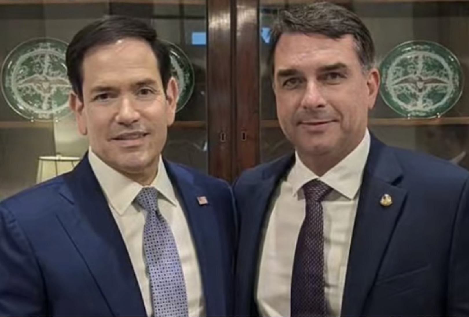 Simón Levy: Aliado de Donald Trump diz que Flávio Bolsonaro chegou aos Estados Unidos
