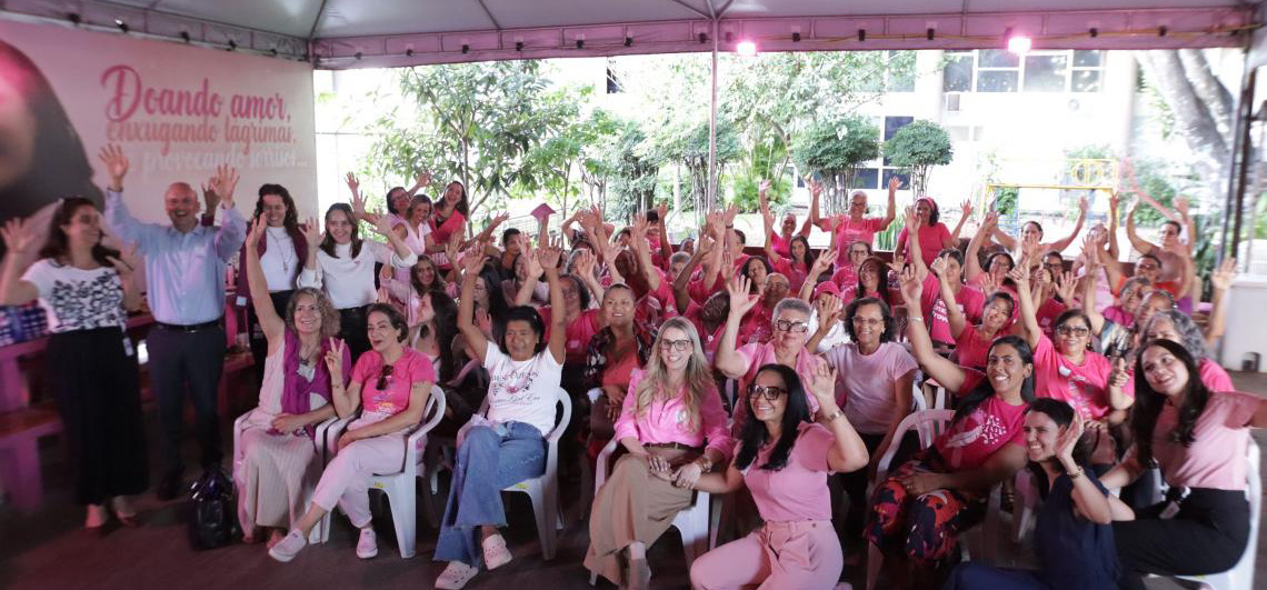 Rede Feminina de Combate ao Câncer promove Tarde Rosa com cerca de 60 mulheres para falar sobre autocuidado