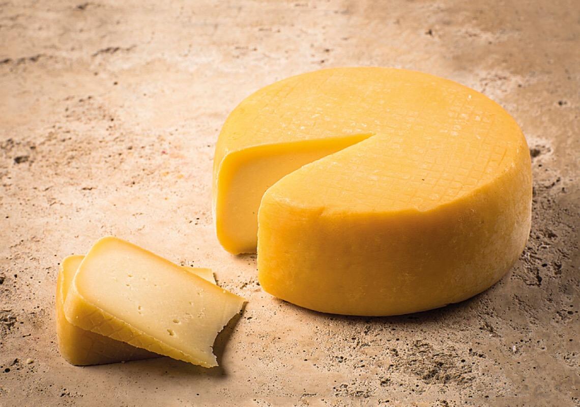 Sabor único e tradição: Saiba por que os queijos de leite cru são tão especiais
