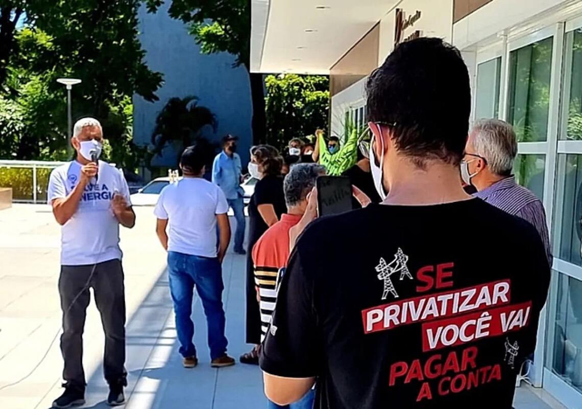 Eletricitários realizam ato em Brasília contra a privatização da Eletrobras