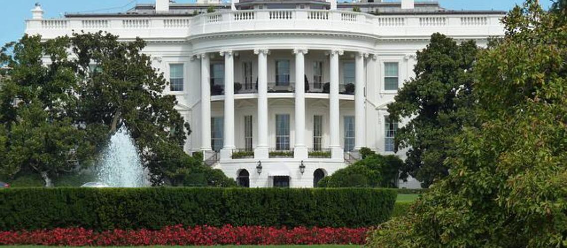 Casa Branca diz que não sabia de operação do FBI na mansão de Trump