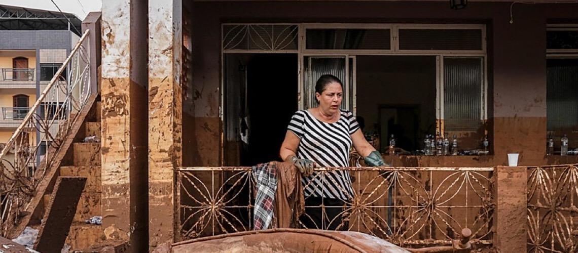 85% das famílias atingidas pela barragem, em Mariana, sofrem com deslocamento compulsório