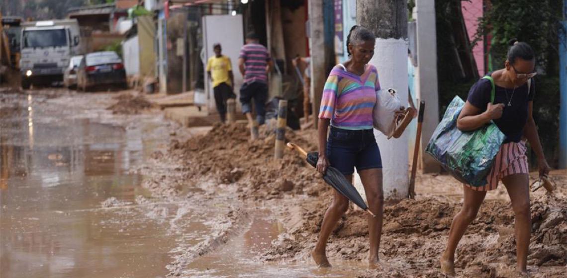 Extrema pobreza cai no Brasil em 2023 ao menor nível de sua história