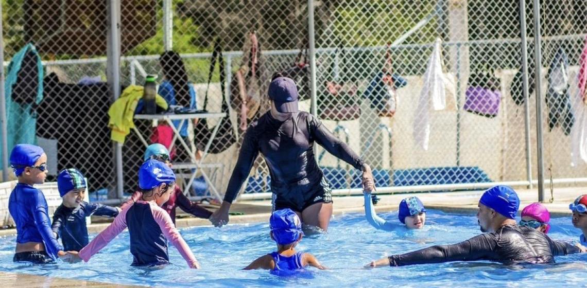 Projeto de Inclusão Socioesportiva abre 455 vagas para natação e hidroginástica