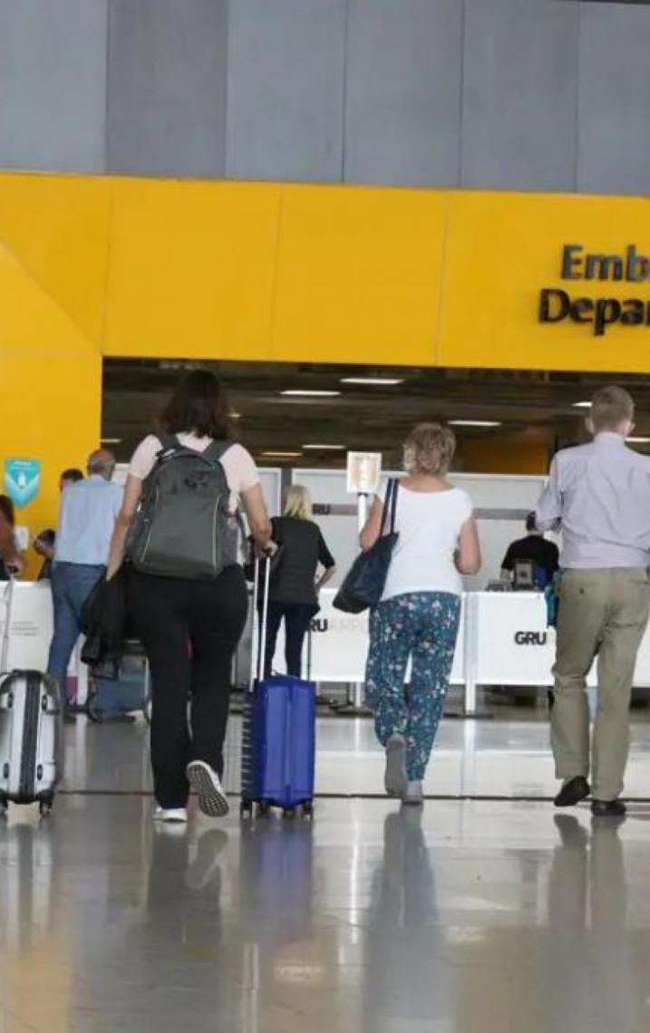 Deputadas denunciam racismo em revista no aeroporto de Guarulhos