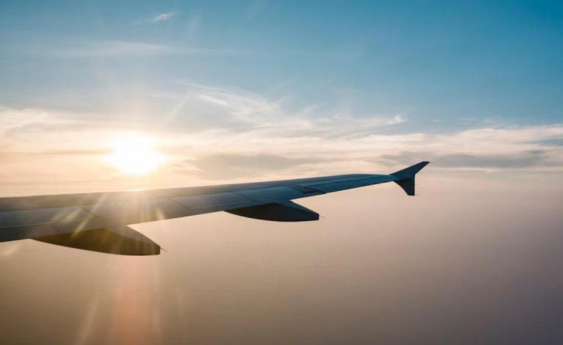 Aviação: Governo Federal atualiza plano para redução da emissão de CO₂