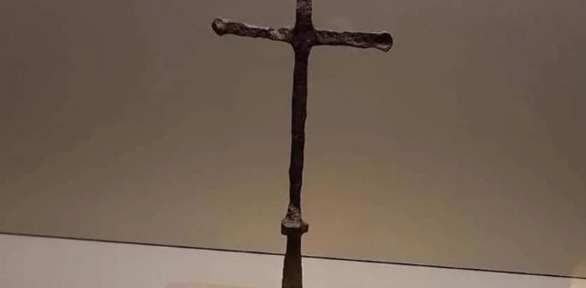 Cruz original da primeira missa no Brasil vem a Brasília no aniversário da capital