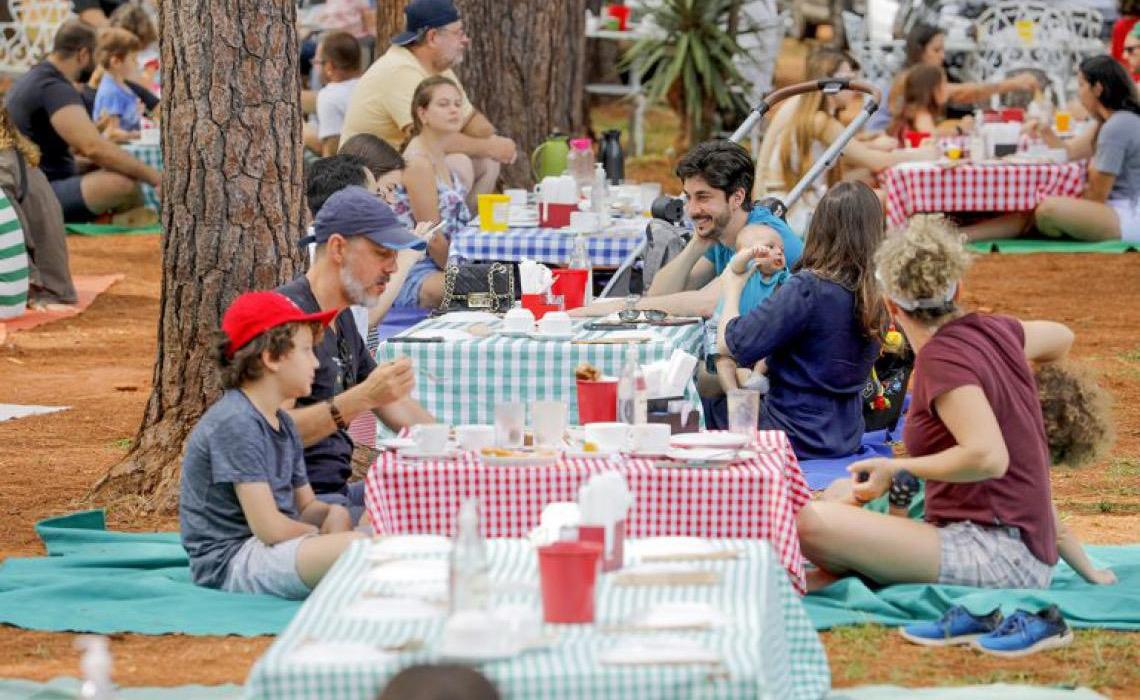 Confira o que abre e o que fecha no feriado prolongado da Semana Santa e do aniversário de Brasília