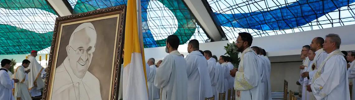 Brasilienses homenageiam papa Francisco nos 65 anos da capital
