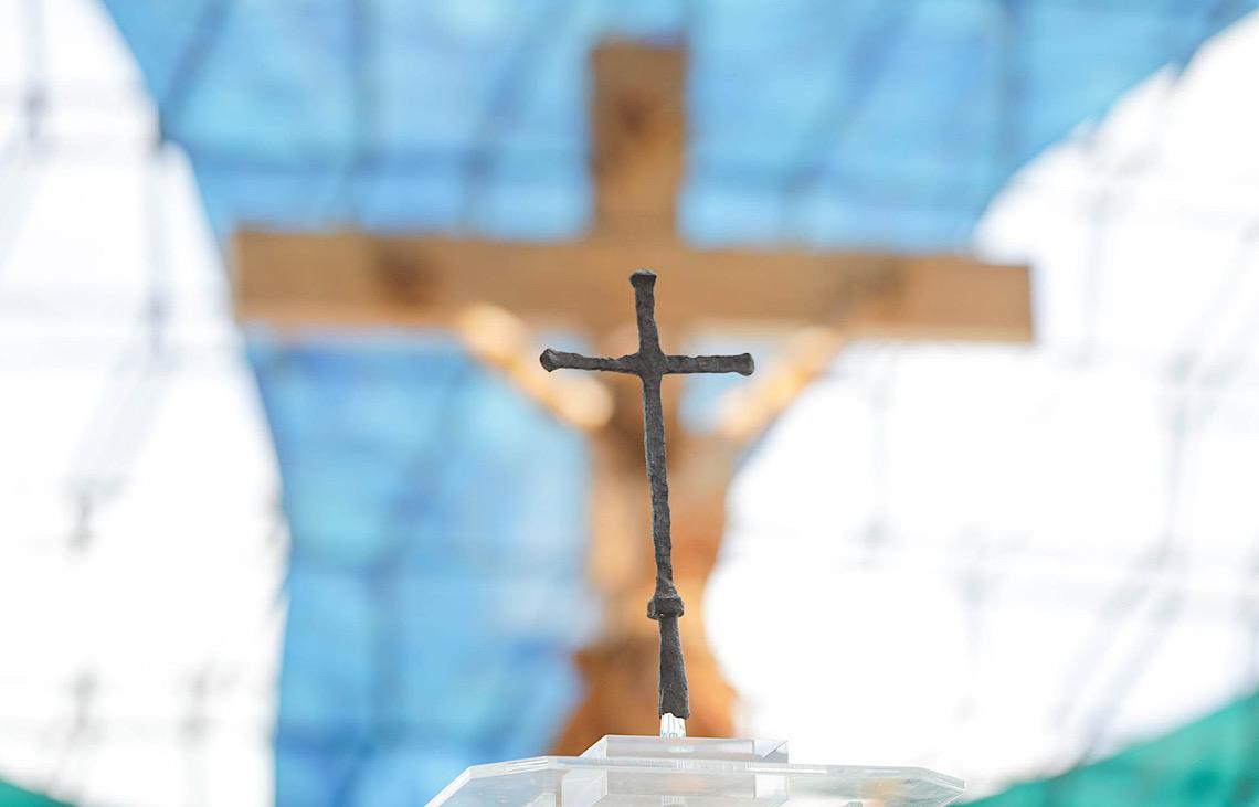 525 anos após chegada dos portugueses, cruz da primeira missa no Brasil marca presença na Catedral de Brasília